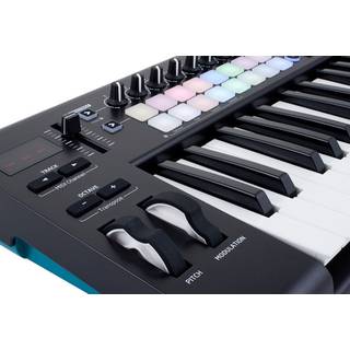 Novation Launchkey 25 MK2 MIDI keyboard