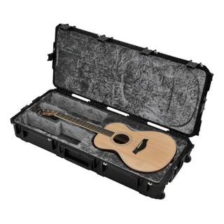 SKB iSeries 4217-30 waterdichte flightcase klass. gitaar