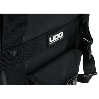 UDG Ultimate CD-speler/mixer bag large zwart
