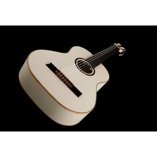 Ortega Family Series R121-1/2 klassieke gitaar wit met gigbag