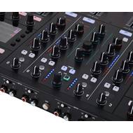 Native Instruments Traktor Kontrol S8 DJ controller