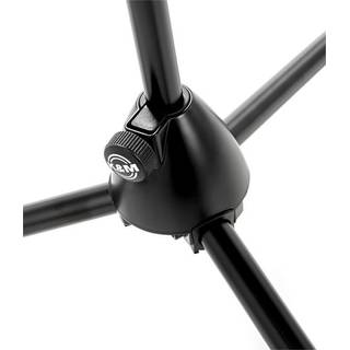 Konig & Meyer 11812 zwarte muziekstandaard met zwart houten blad