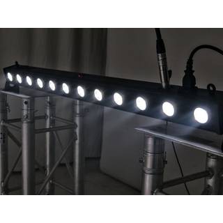 Eurolite LED BAR-12 QCL RGB+UV