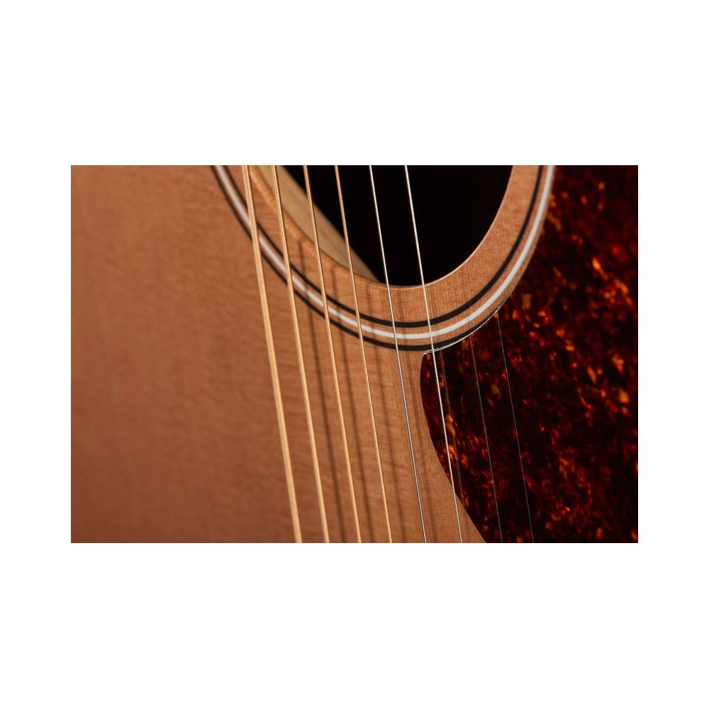 Godin Metropolis Natural Cedar