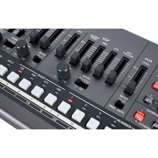 Roland JX-08 Boutique synthesizer