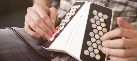 Review: the Dualo du-touch S, a controller, synthesizer and sequencer in one!