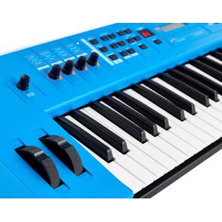 Yamaha MX61-II Blue