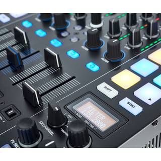 Mixars QUATTRO DJ mixer voor Serato