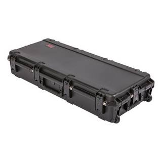 SKB iSeries 4217-30 waterdichte flightcase klass. gitaar