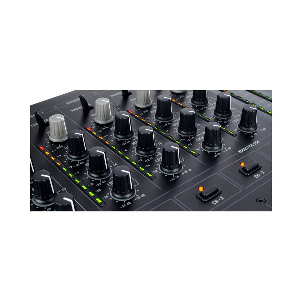 Behringer DJX 750 pro 12 inch DJ mixer
