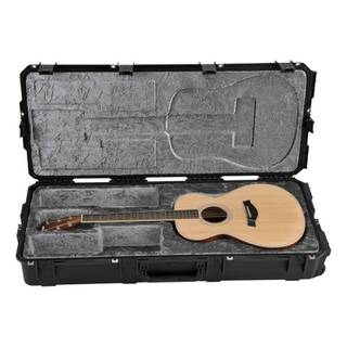 SKB iSeries 4217-30 waterdichte flightcase klass. gitaar