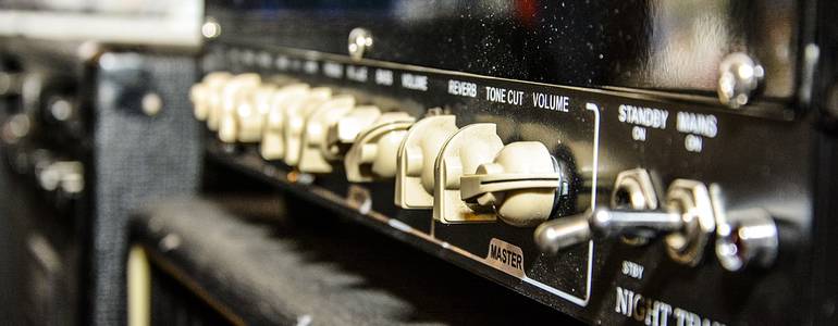 What should you look out for when purchasing a guitar amp?