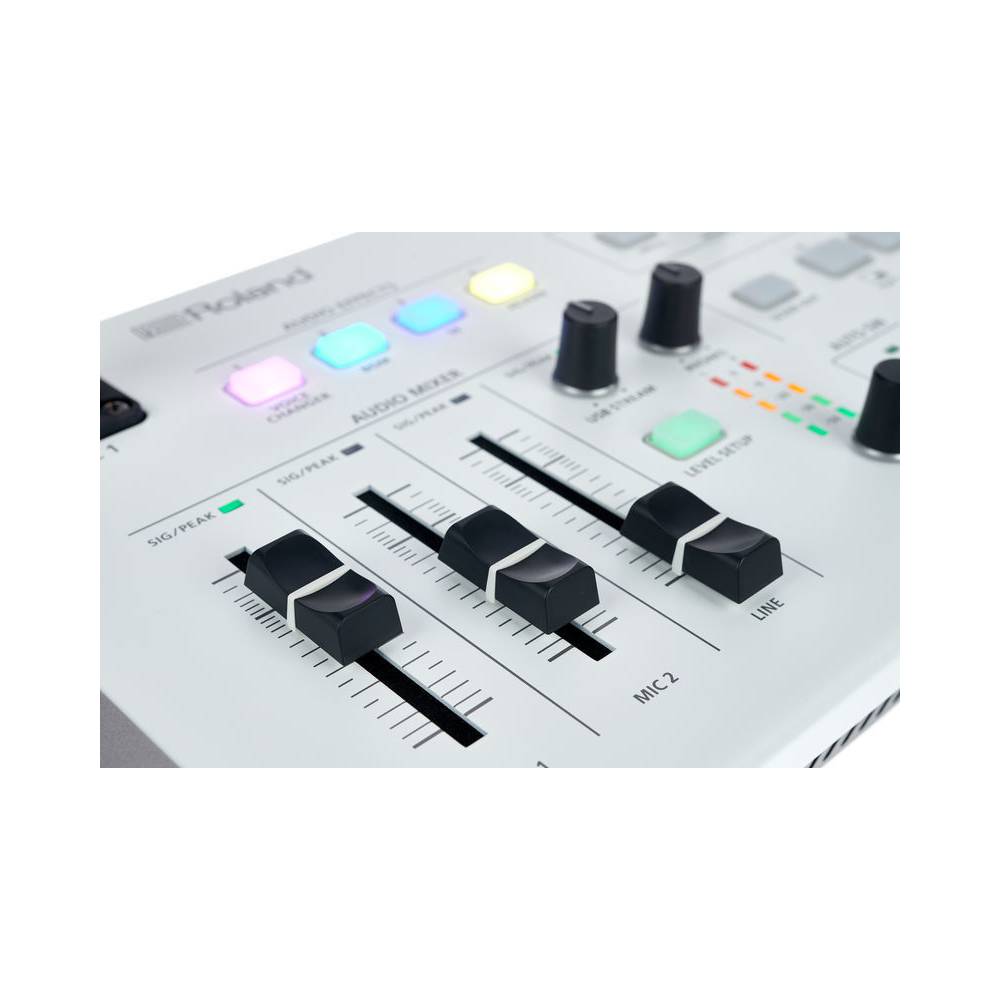Roland VR-1HD AV streaming mixer
