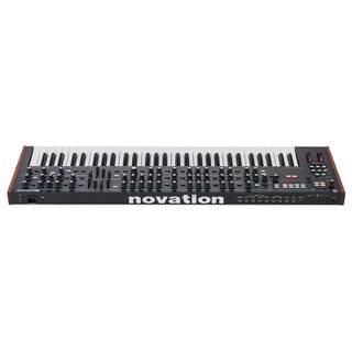 Novation Summit 16-voice polyfone synthesizer met 61 toetsen