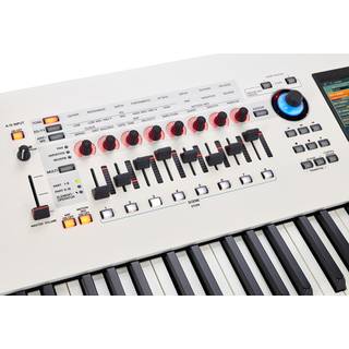 Yamaha Montage 8 White synthesizer wit