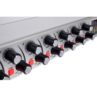 Tascam Series 8p Dyna microfoon preamp met analoge compressor