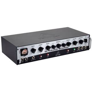 Behringer Ultrabass BX2000H basgitaar versterker top
