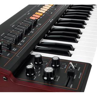 Behringer VC340 vocoder/strings synthesizer