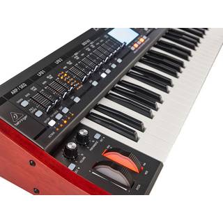 Behringer Deepmind 12