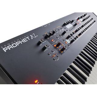 Sequential Prophet XL hybride synthesizer met 76 toetsen
