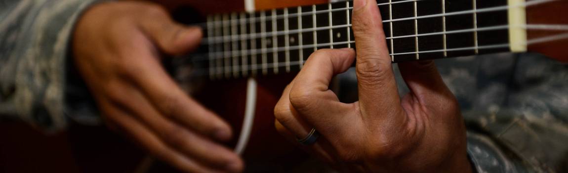 Uit wat voor onderdelen bestaan een ukulele?