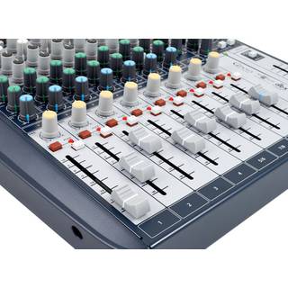 Soundcraft Signature 10 PA mixer met gratis AKG K52