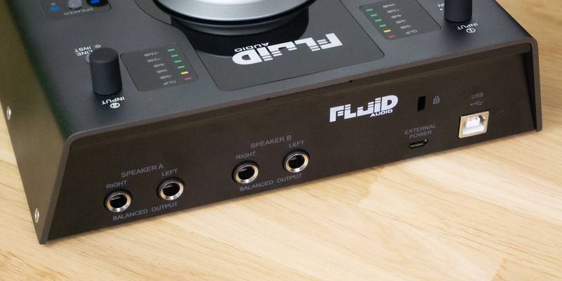 Review: Fluid Audio SRI-2 audio interface en monitor controller