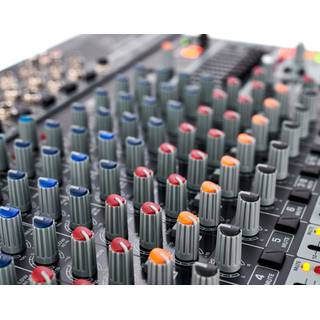 Behringer XENYX X1832USB PA en studio mixer