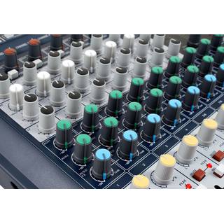Soundcraft Signature 10 PA mixer met gratis AKG K52