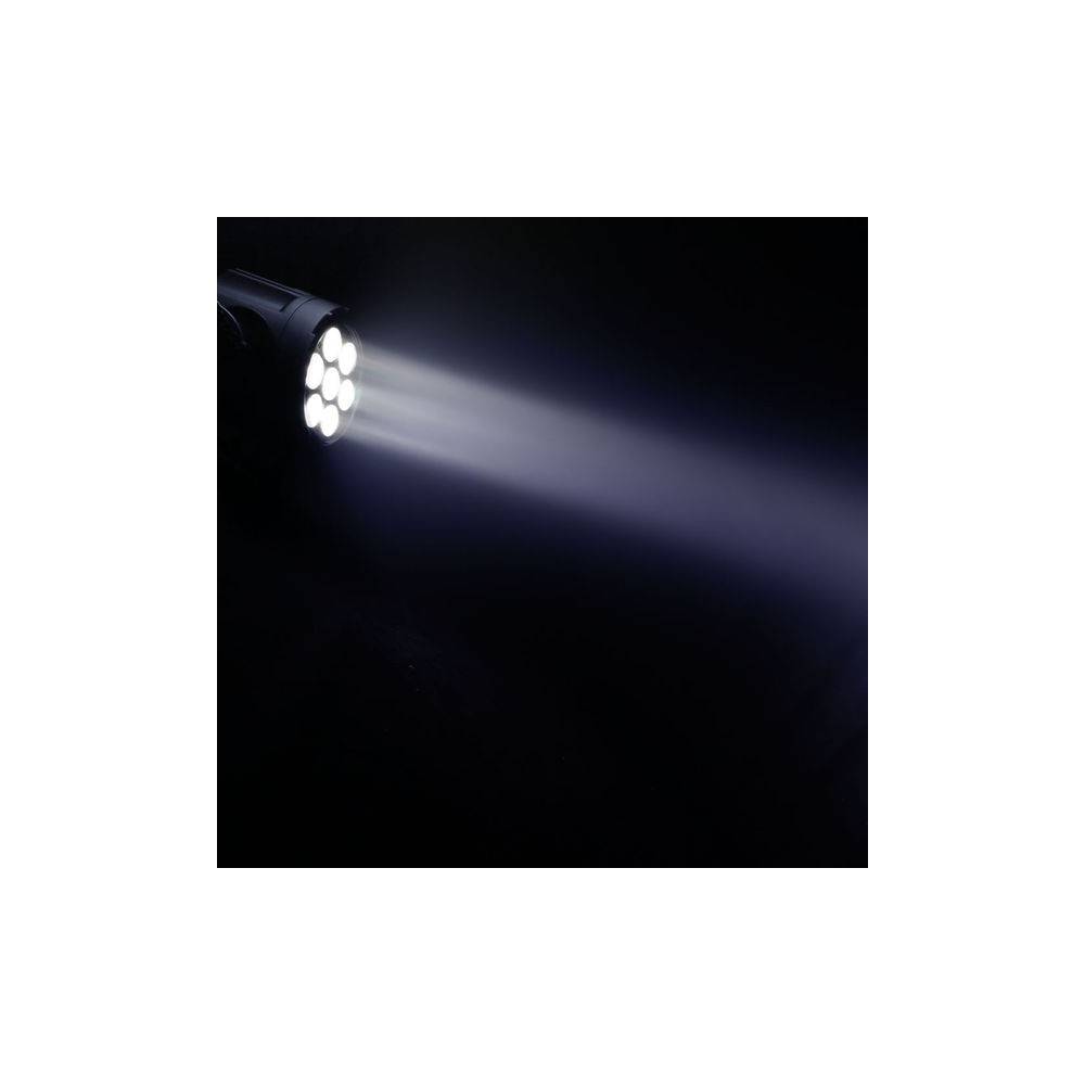 Cameo Flat Pro 7 Spot 7 x 15W RGBW platte LED-par indoor