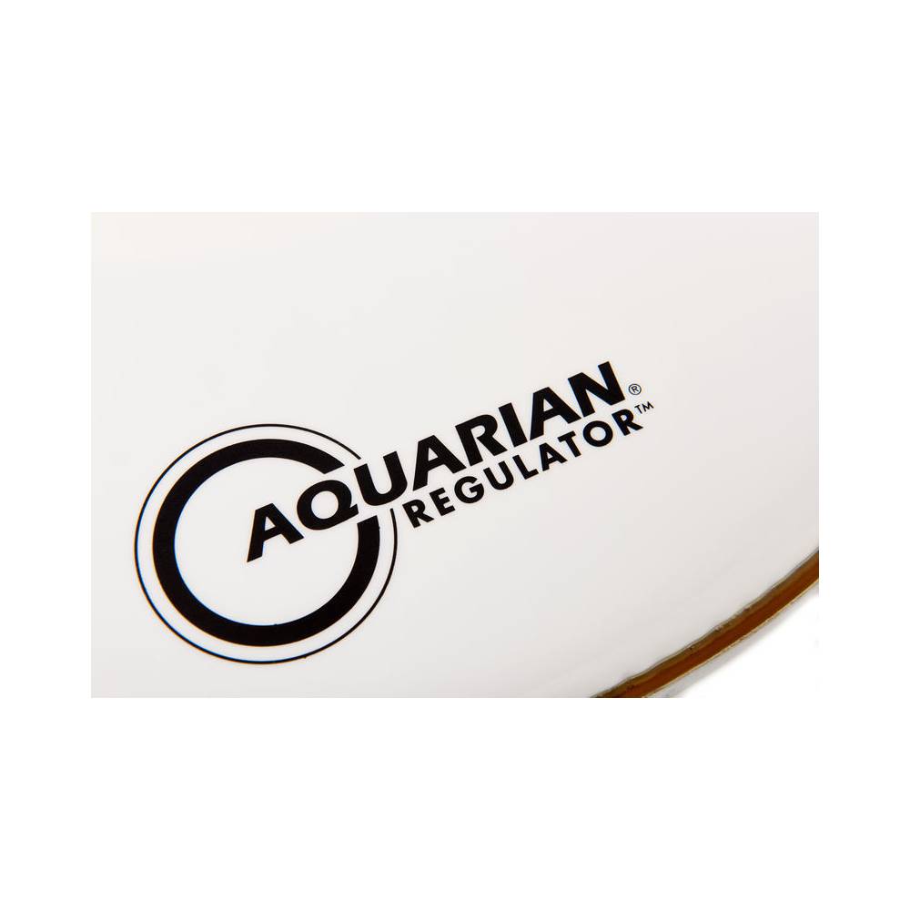 Aquarian Regulator small offset wit bassdrumvel 18 inch